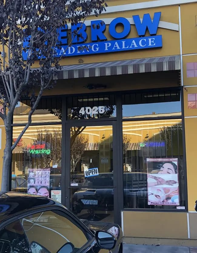 Eyebrow Threading Palace storefront